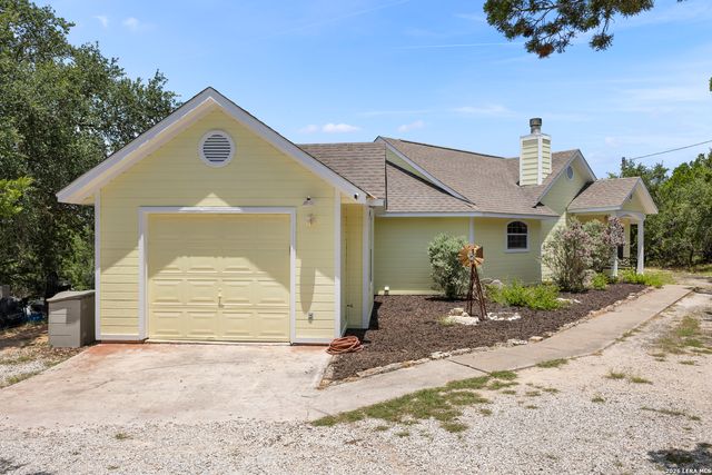 136 LAKERIDGE LOOP, Lakehills, TX 78063
