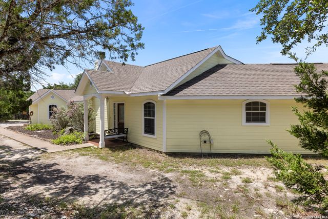 136 LAKERIDGE LOOP, Lakehills, TX 78063