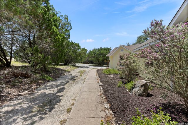 136 LAKERIDGE LOOP, Lakehills, TX 78063