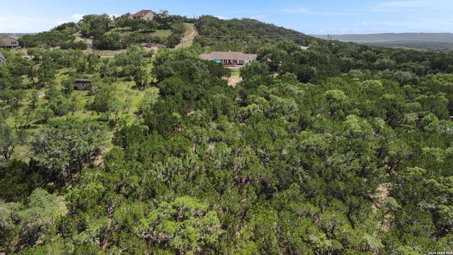 136 LAKERIDGE LOOP, Lakehills, TX 78063