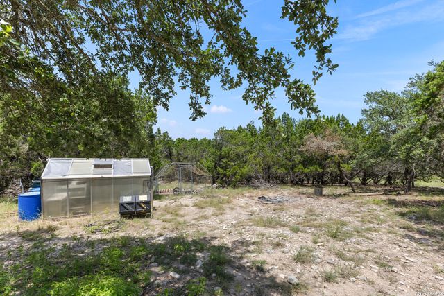 136 LAKERIDGE LOOP, Lakehills, TX 78063