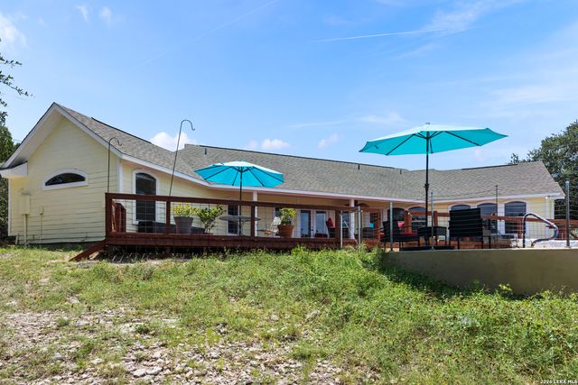 136 LAKERIDGE LOOP, Lakehills, TX 78063