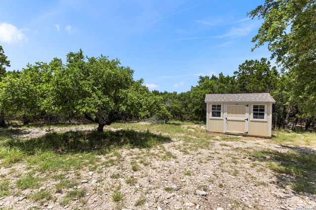 136 LAKERIDGE LOOP, Lakehills, TX 78063