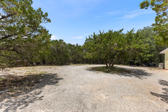 136 LAKERIDGE LOOP, Lakehills, TX 78063