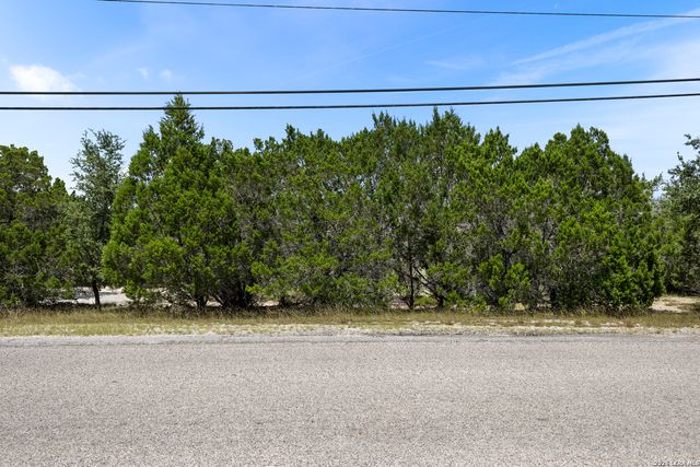 136 LAKERIDGE LOOP, Lakehills, TX 78063