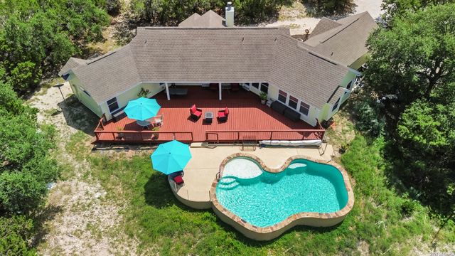 136 LAKERIDGE LOOP, Lakehills, TX 78063