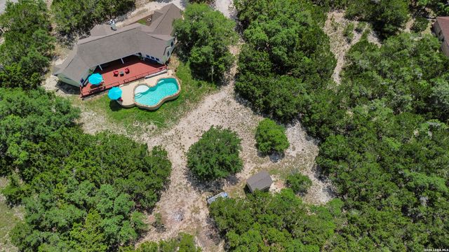 136 LAKERIDGE LOOP, Lakehills, TX 78063