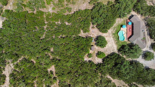 136 LAKERIDGE LOOP, Lakehills, TX 78063