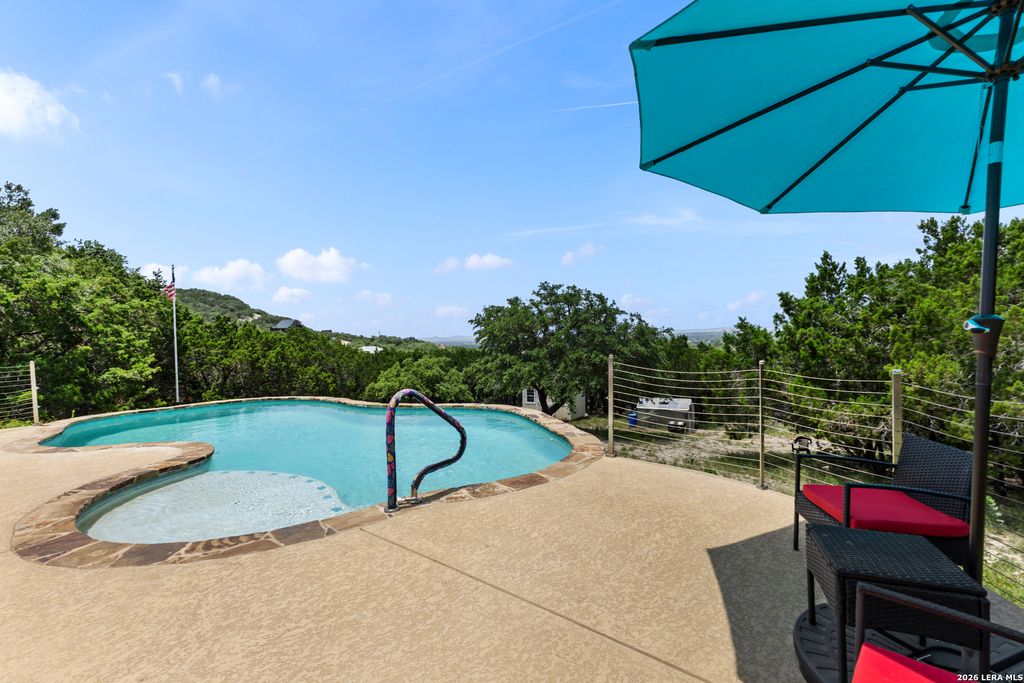 136 LAKERIDGE LOOP, Lakehills, TX 78063