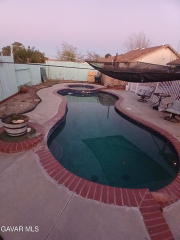 4111 Saddleback Road, Palmdale, CA 93552