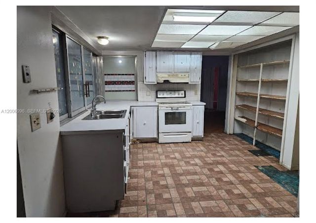 750 N Douglas Rd, Pembroke Pines, FL 33024