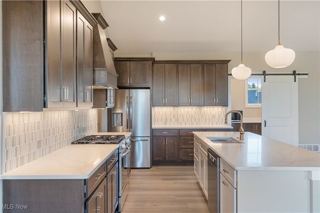 525 Gentlebrook Boulevard SW, Hartville, OH 44632