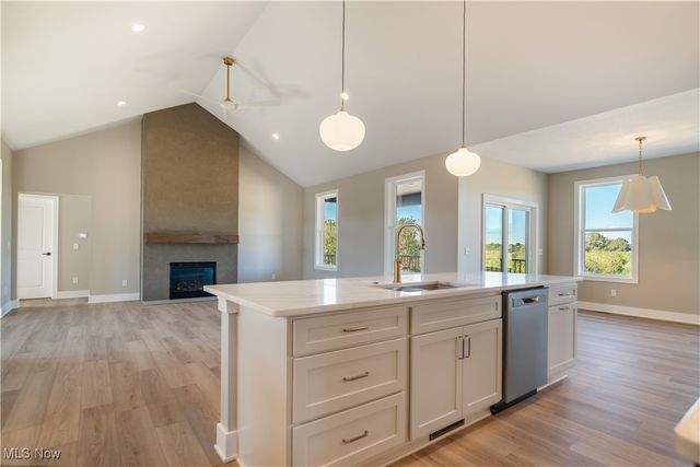 525 Gentlebrook Boulevard SW, Hartville, OH 44632