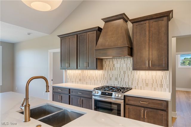 525 Gentlebrook Boulevard SW, Hartville, OH 44632