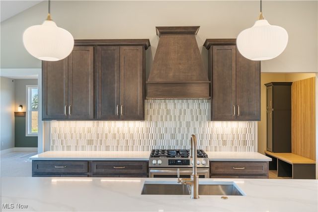 525 Gentlebrook Boulevard SW, Hartville, OH 44632