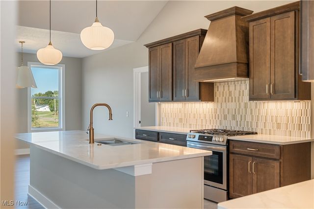 525 Gentlebrook Boulevard SW, Hartville, OH 44632