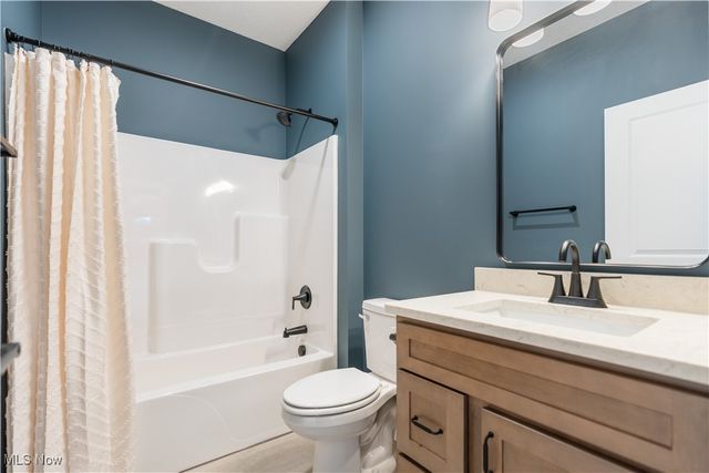 525 Gentlebrook Boulevard SW, Hartville, OH 44632