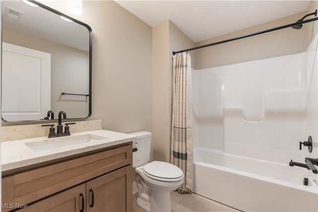 525 Gentlebrook Boulevard SW, Hartville, OH 44632