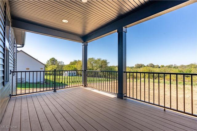 525 Gentlebrook Boulevard SW, Hartville, OH 44632