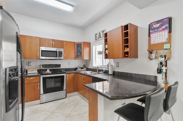 7478 NW 180th Ter, Hialeah, FL 33015