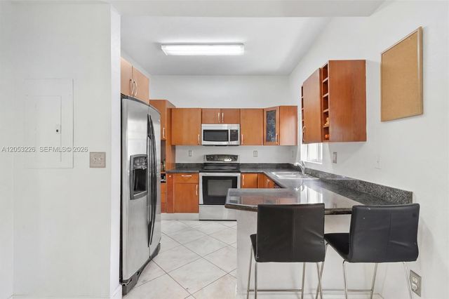 7478 NW 180th Ter, Hialeah, FL 33015