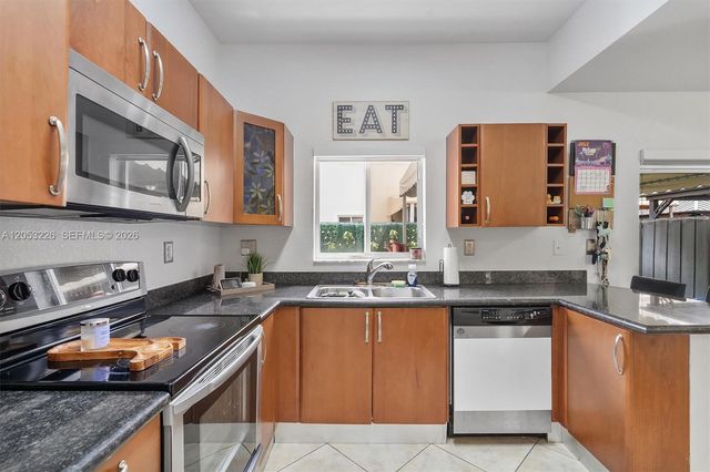 7478 NW 180th Ter, Hialeah, FL 33015