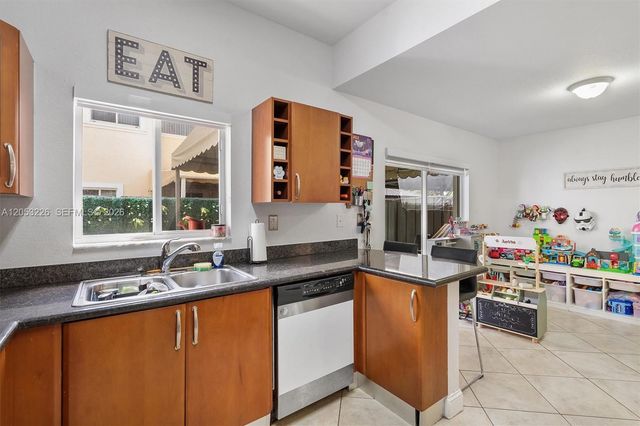 7478 NW 180th Ter, Hialeah, FL 33015