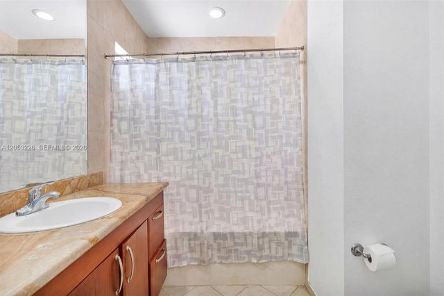 7478 NW 180th Ter, Hialeah, FL 33015