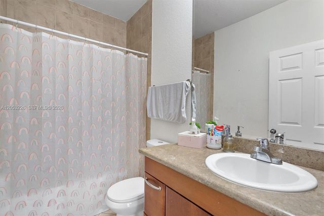 7478 NW 180th Ter, Hialeah, FL 33015