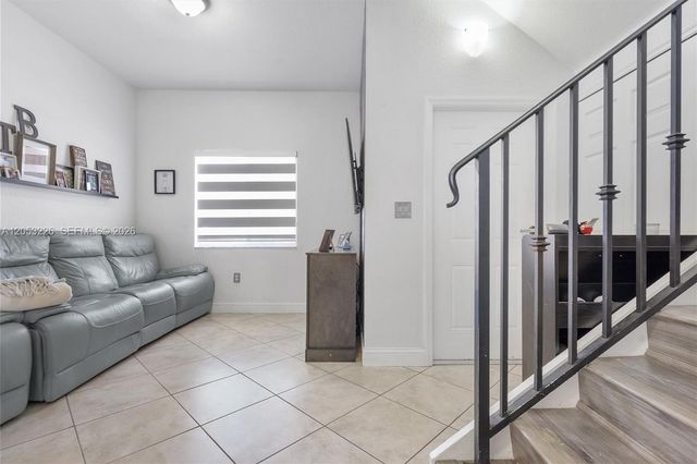 7478 NW 180th Ter, Hialeah, FL 33015