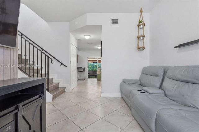 7478 NW 180th Ter, Hialeah, FL 33015