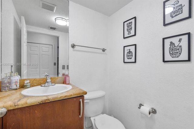 7478 NW 180th Ter, Hialeah, FL 33015