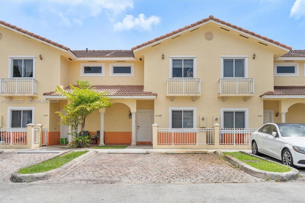 7478 NW 180th Ter, Hialeah, FL 33015