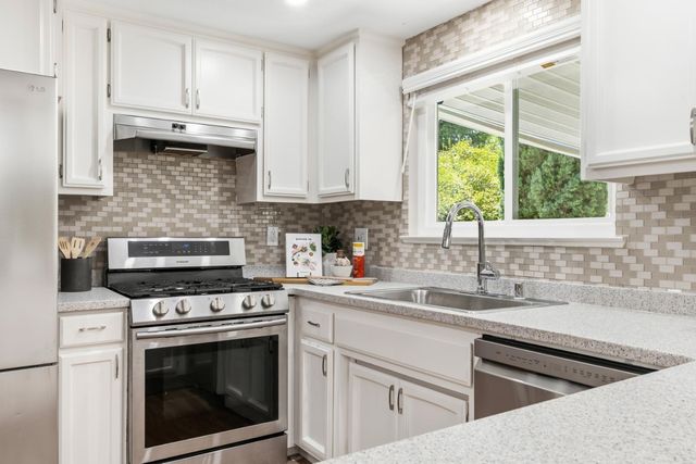 2586 Dudley Dr, Rescue, CA 95672