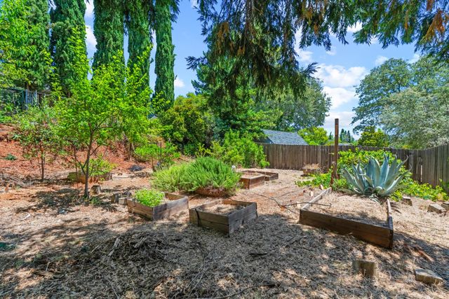 2586 Dudley Dr, Rescue, CA 95672
