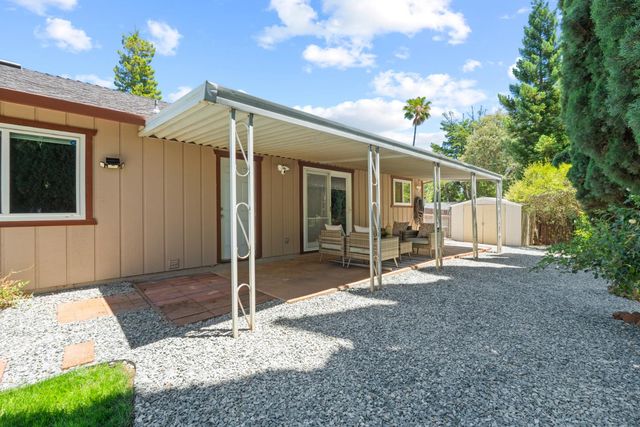2586 Dudley Dr, Rescue, CA 95672