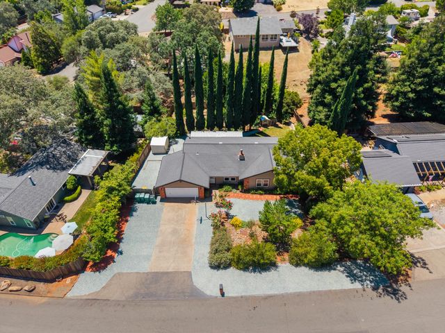 2586 Dudley Dr, Rescue, CA 95672