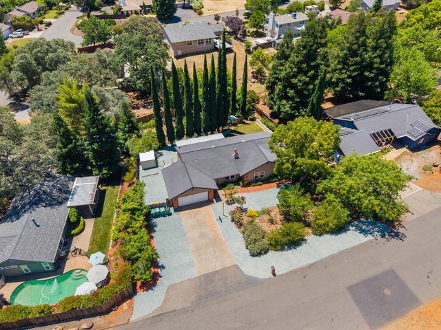 2586 Dudley Dr, Rescue, CA 95672