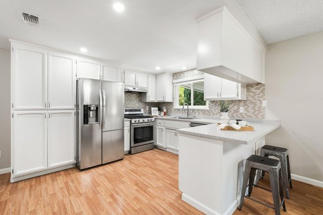 2586 Dudley Dr, Rescue, CA 95672