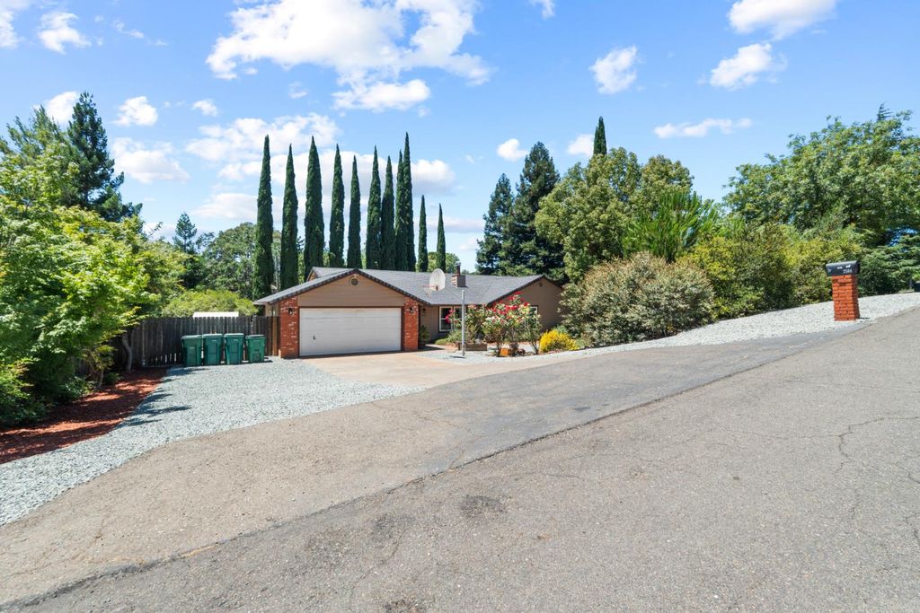2586 Dudley Dr, Rescue, CA 95672