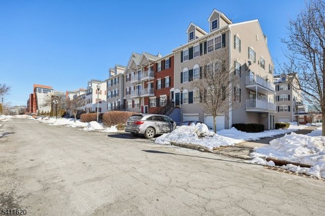 246 Matthews Dr, Newark City, NJ 07103