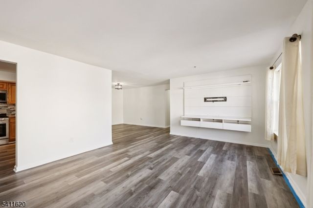 246 Matthews Dr, Newark City, NJ 07103