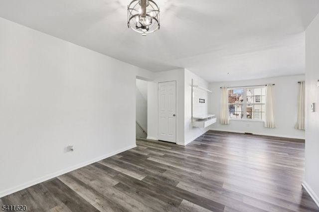 246 Matthews Dr, Newark City, NJ 07103