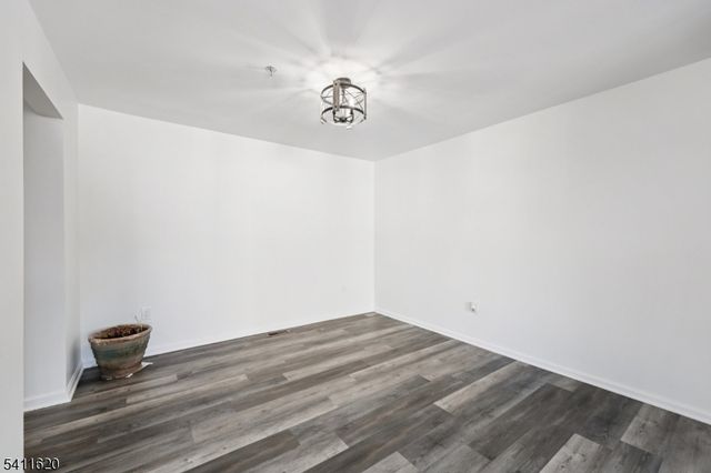 246 Matthews Dr, Newark City, NJ 07103