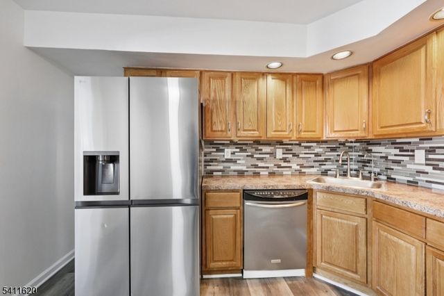 246 Matthews Dr, Newark City, NJ 07103