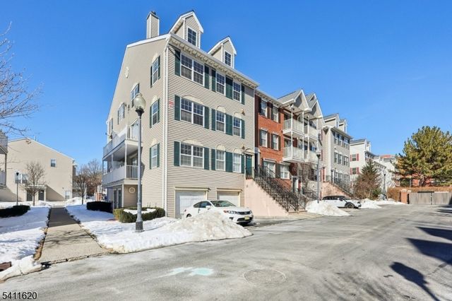 246 Matthews Dr, Newark City, NJ 07103