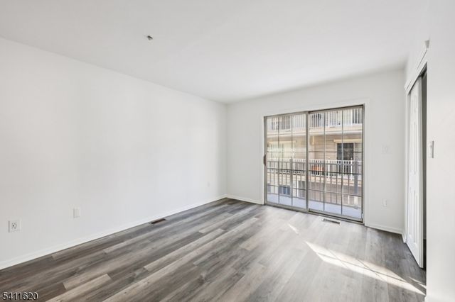 246 Matthews Dr, Newark City, NJ 07103