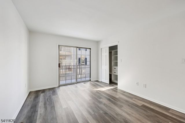 246 Matthews Dr, Newark City, NJ 07103