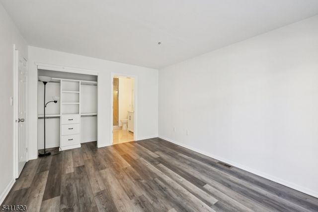 246 Matthews Dr, Newark City, NJ 07103