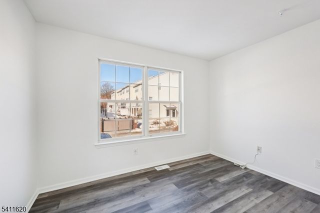 246 Matthews Dr, Newark City, NJ 07103